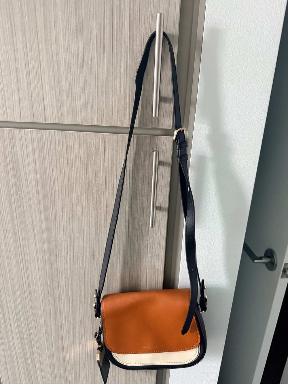Marc Jacobs Orange, White & Black Leather Crossbody Bag - Picture 3 of 4